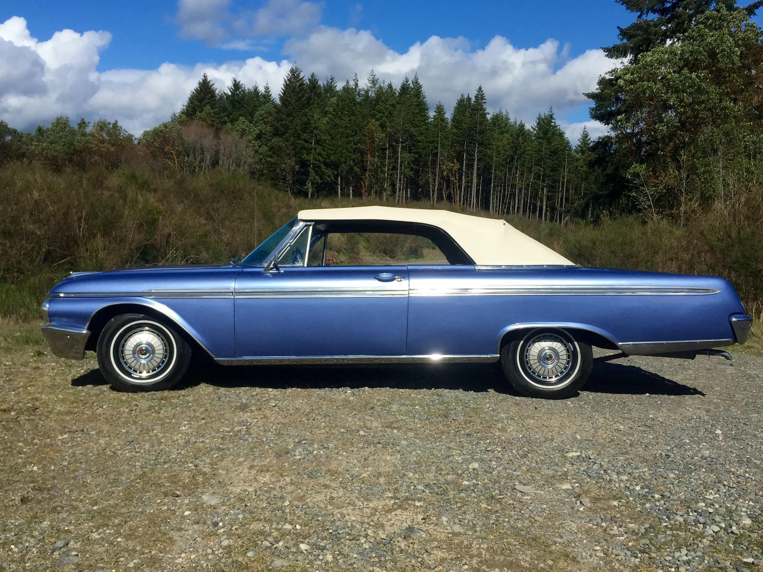 - 1962 Galaxie Sunliner