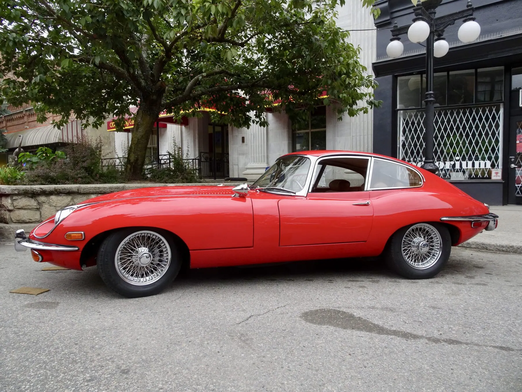 red jaguar xke